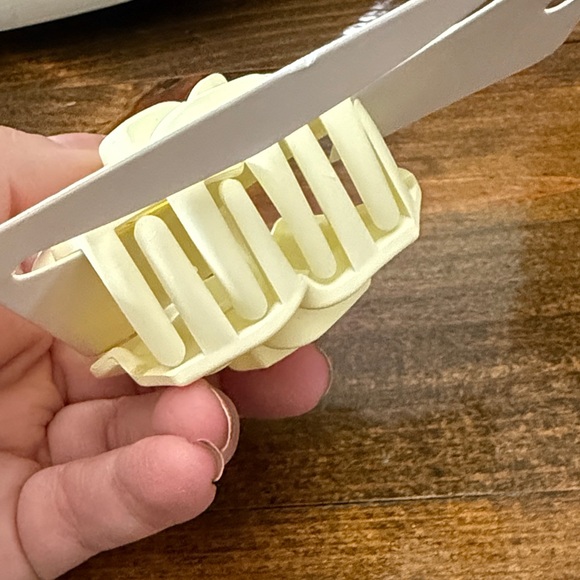 Ivory Rose Hair Clip - Picture 4 of 4